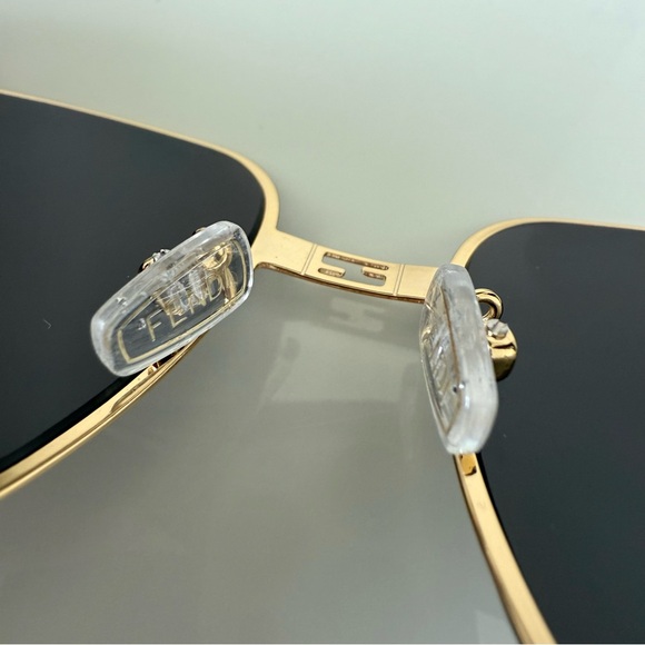 NEW!!! Fendi FE40123U 30A sunglasses Authentic Retail 460$ - Picture 6 of 7